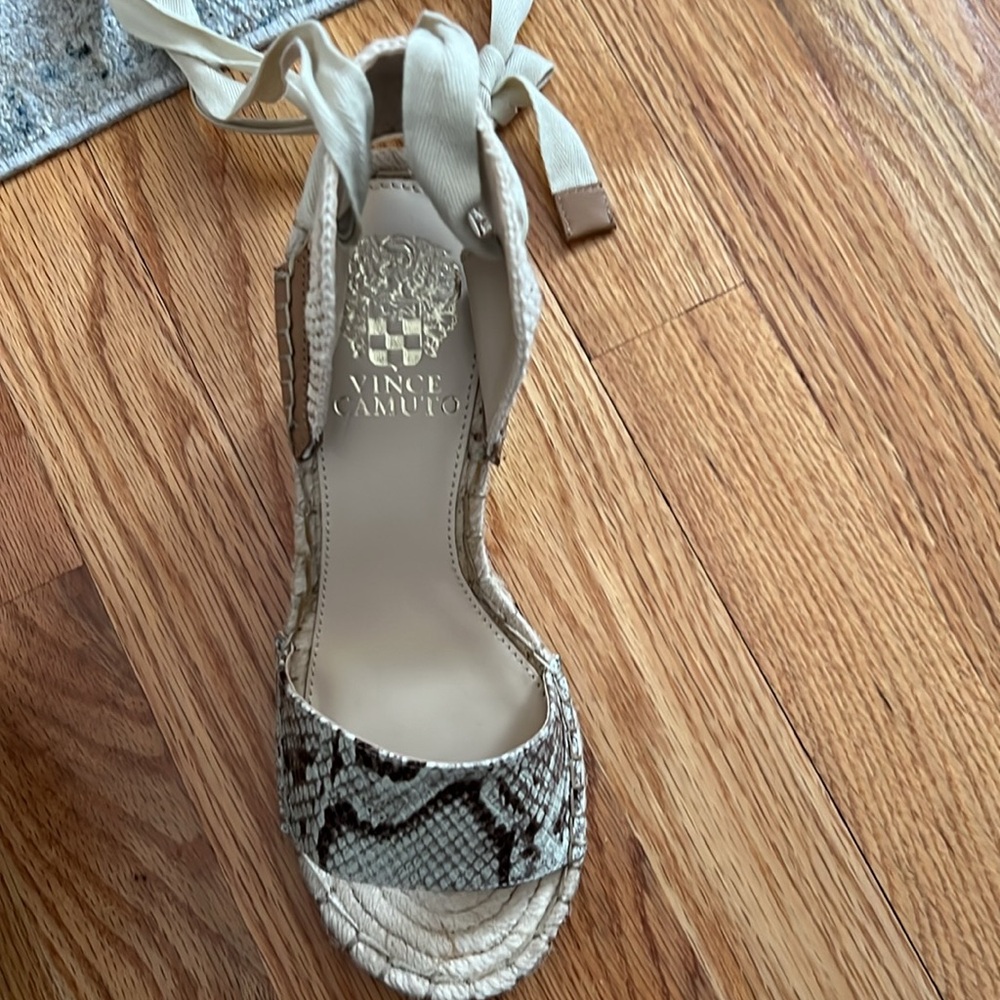 NWT/NIB Vince Camuto Wedge summer sandal